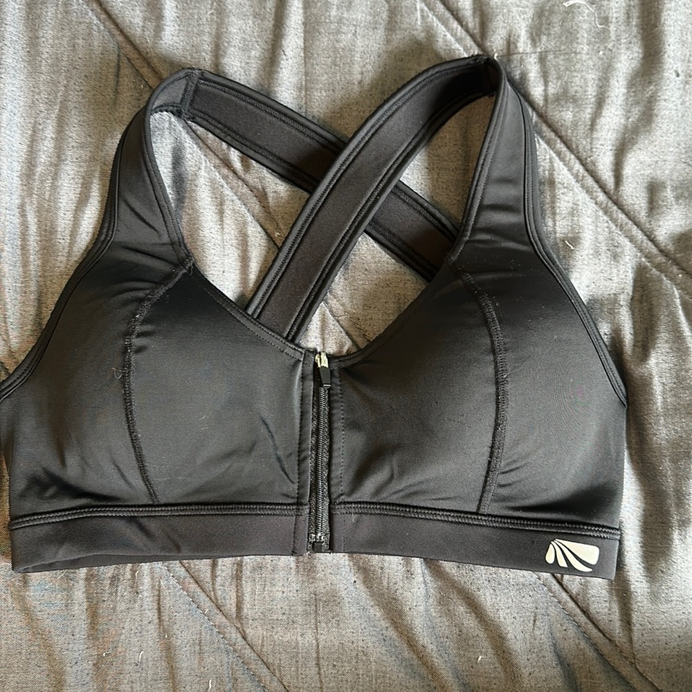 Front zip up sports bra